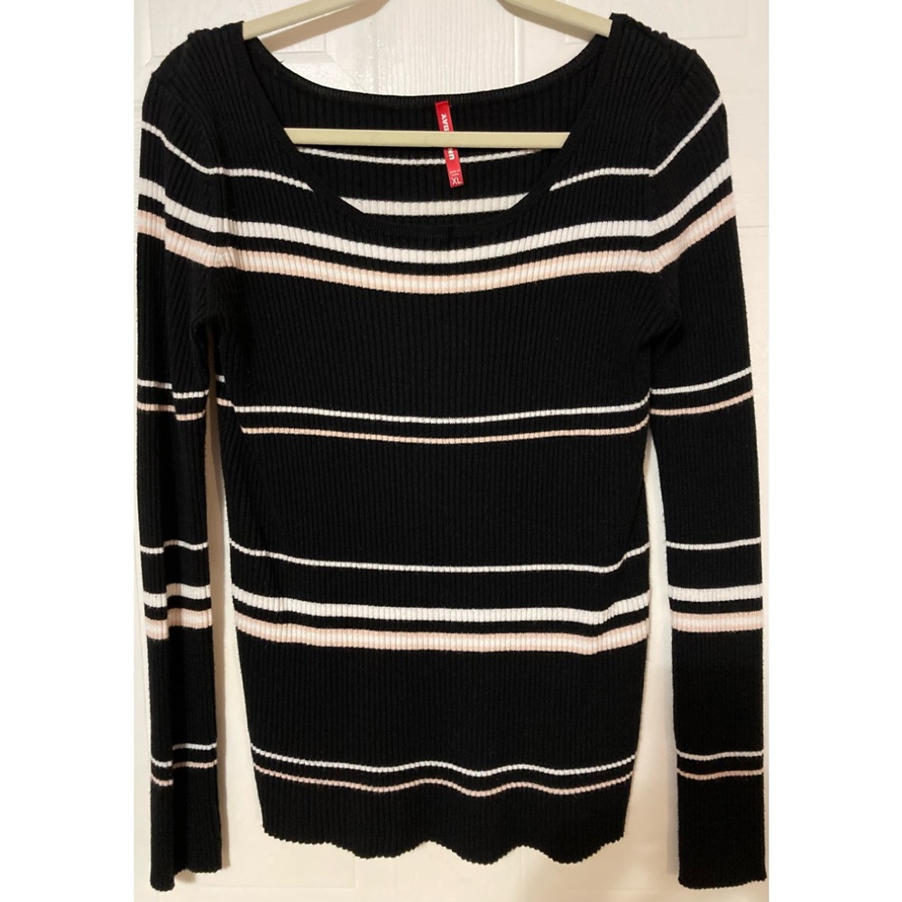 Unionbay scoopneck striped sweater. Size XL.